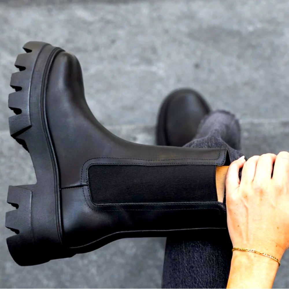 🖤THURSDAY REIGN BOOTS🖤